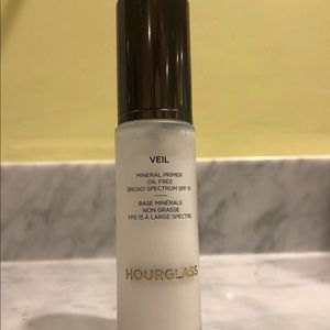 Hourglass veil primer